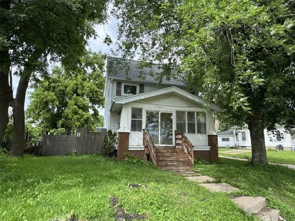 1330 C St SW, Cedar Rapids, IA 52404