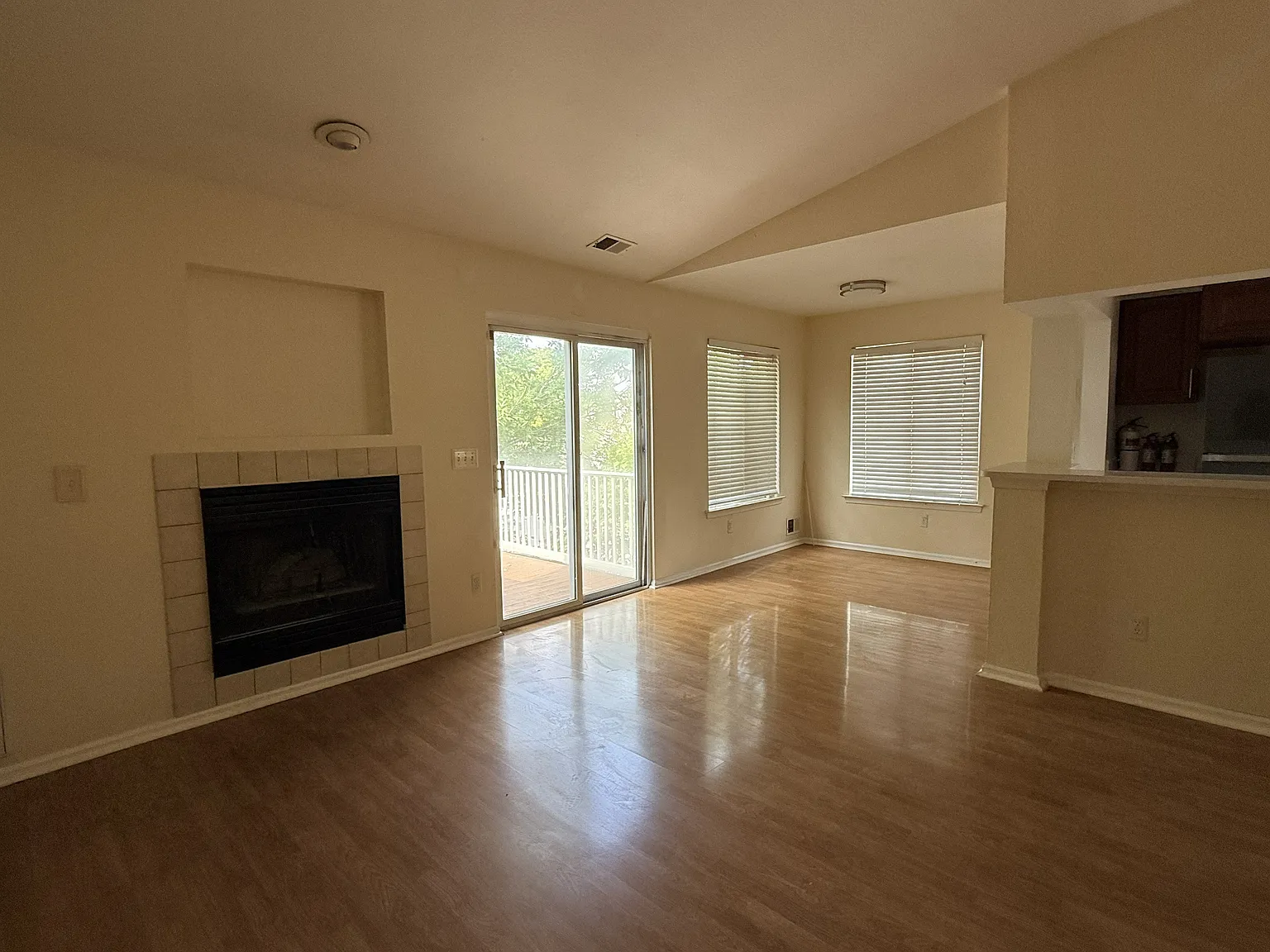2 bed, 977 sqft, $2,750 — Photo 4