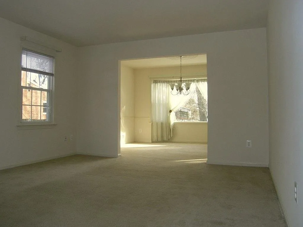 5 bed, 3.5 bath, 3600 sqft, $5,600 — Photo 4