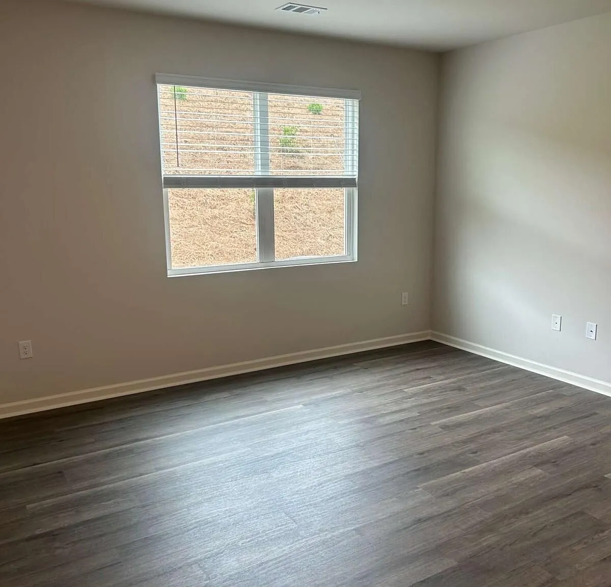 3 bed, 2.5 bath, 1418 sqft, $1,750 — Photo 3