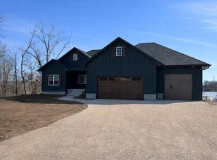 W647 Oak Shore Drive, Fall River, WI 53932