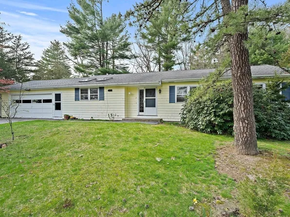 2 Briarwood Dr, Westwood, MA 02090