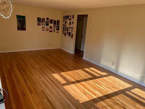 5th image of 544 Warren Rd APT 3