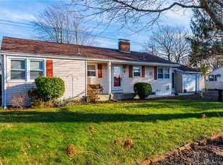 5 Bayside Ave, Waterford, CT 06385