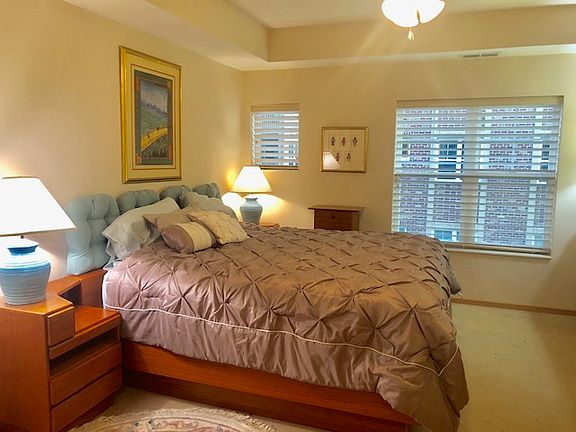 4th image of 2405 39th Ave NE Unit 205