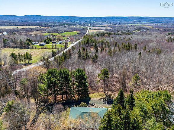 3rd image of 663 Hampton Mountain Rd