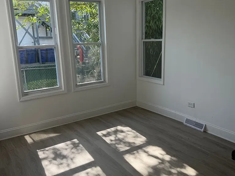 219 E Mulberry St — Photo 5