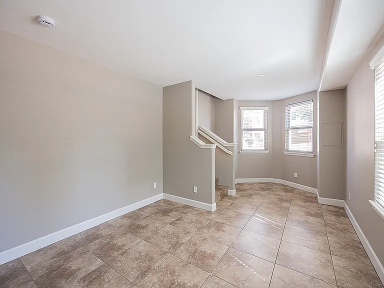 563 W 6th St — Photo 10