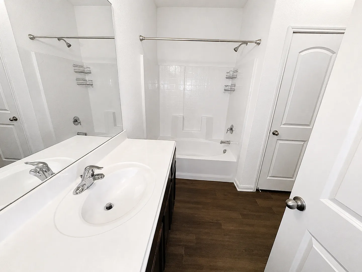 Available now ready for immediate move in — Photo 3