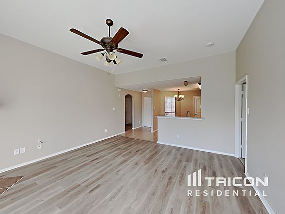 2nd image of 1414 Beacon Hill Dr