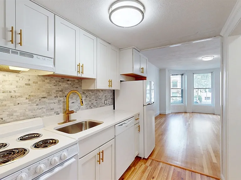 513 Beacon St #3 — Photo 10