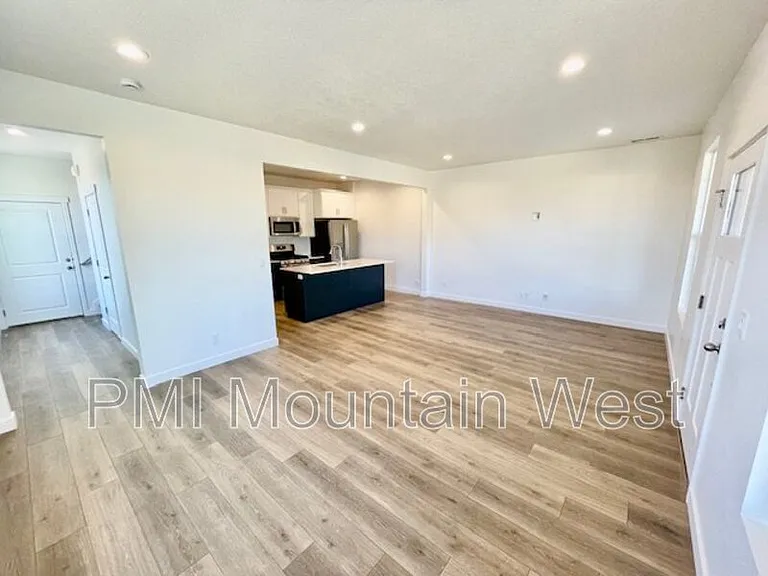 1386 N Copper Sky Dr — Photo 3