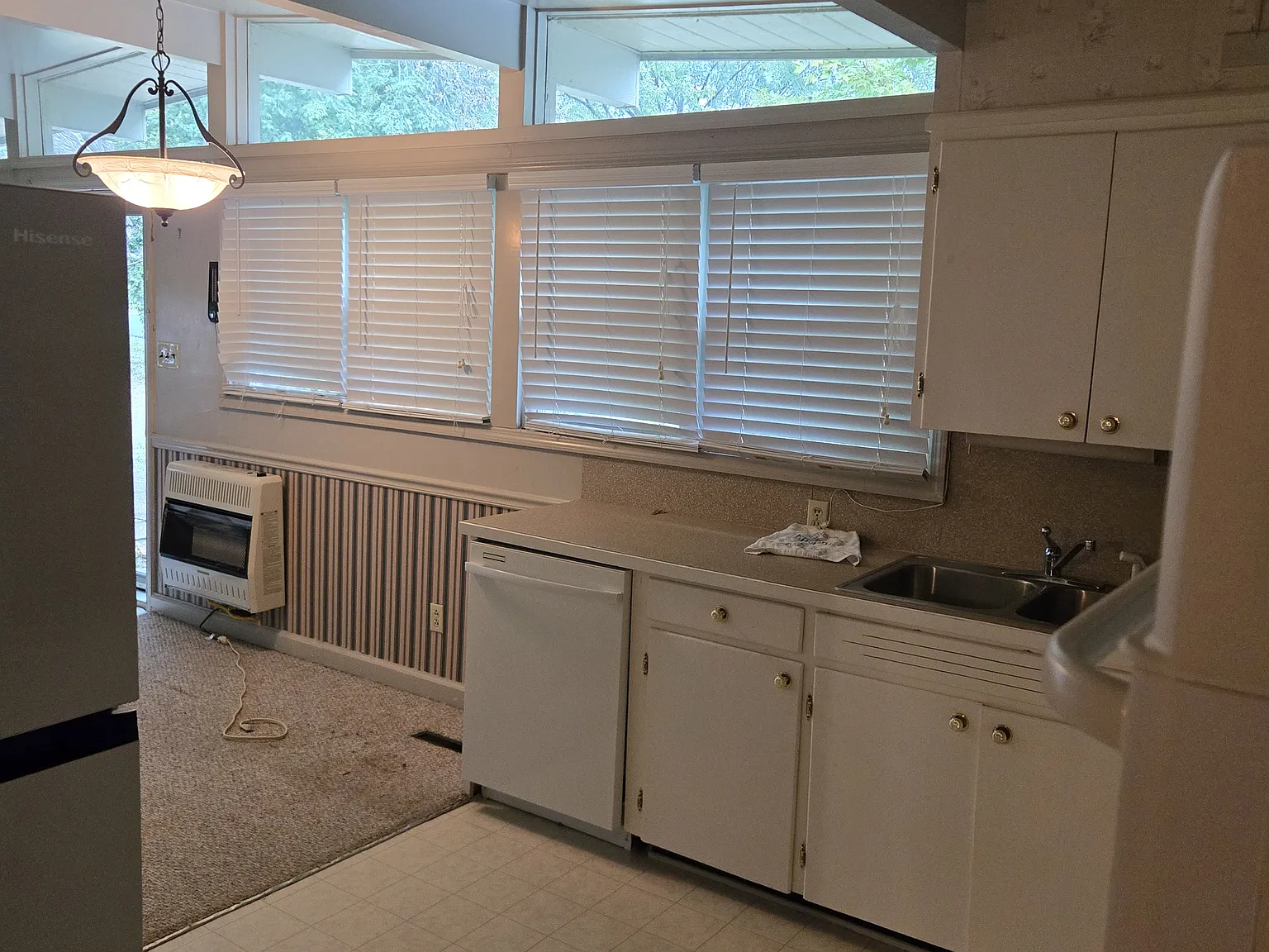 3 bed, 1.5 bath, 1300 sqft, $1,250 — Photo 3