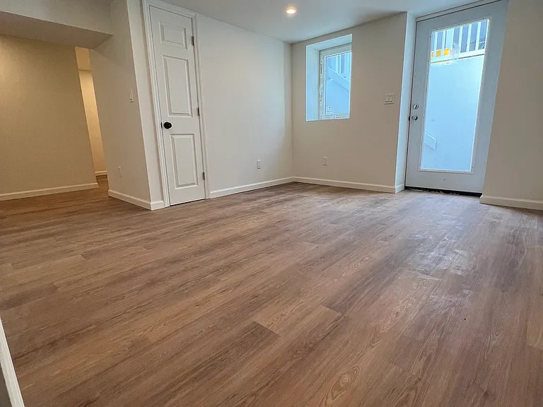 73 Midwood Ave — Photo 19