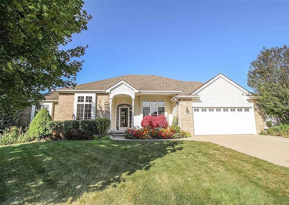 1st image of 9141 Woodridge Dr