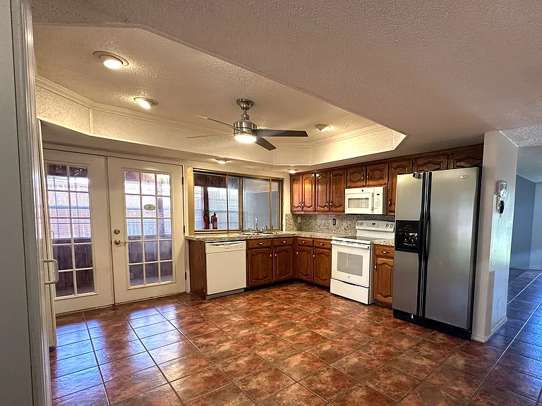 3817 Commonwealth Dr — Photo 5
