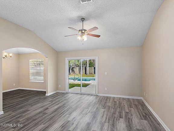 3rd image of 869 MACKENZIE Circle