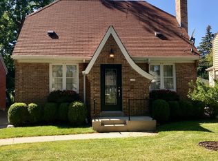 2459 N 83rd St, Wauwatosa, WI 53213