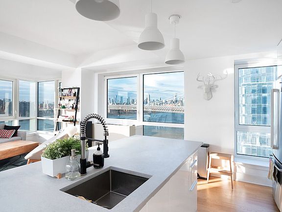 4th image of 440 Kent Ave APT 18B
