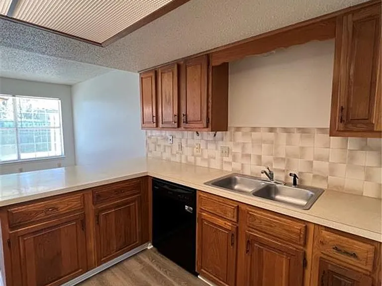 320 S 11th Pl — Photo 5