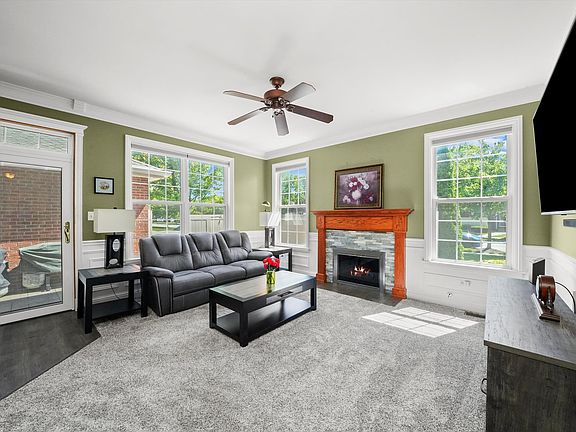 4th image of 18602 W Point Dr