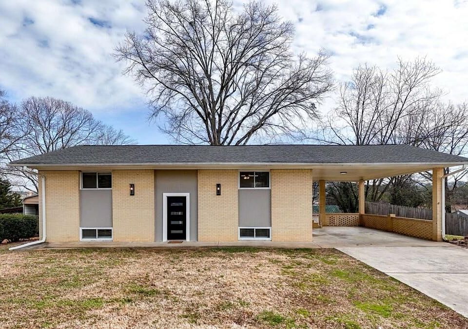 1st image of 5 Greenbriar Ave