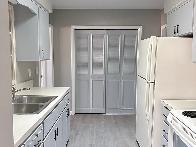 3421 & 3423 SW 27th St — Photo 6