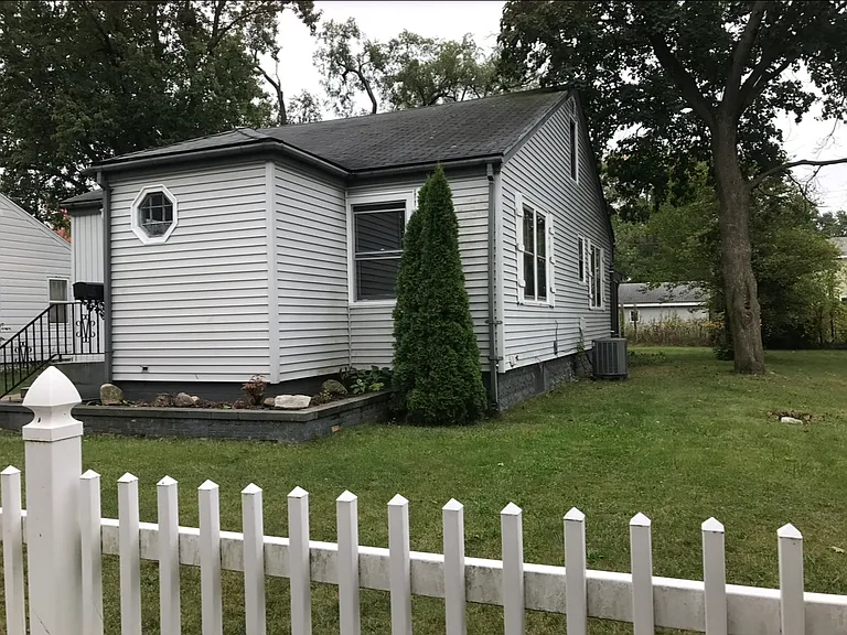 1325 Bower St — Photo 4