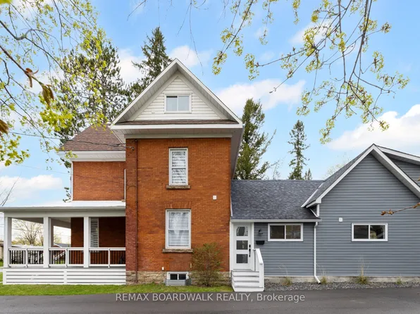 45 A Drummond St W, Perth, ON K7H 2J9
