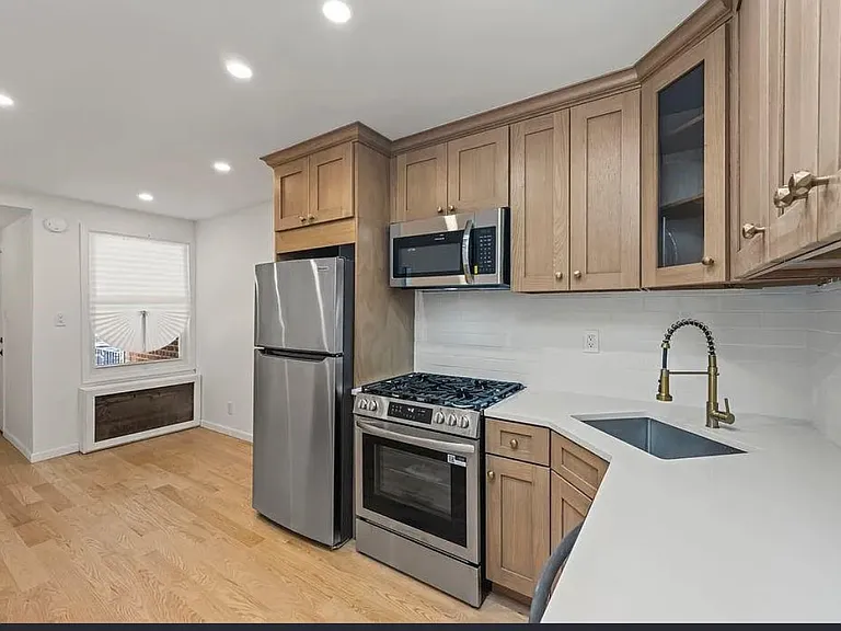 1110 E 101st St #1 — Photo 3