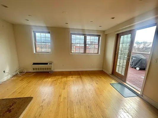 Rented by Metropolis International Realty Inc. | media 5