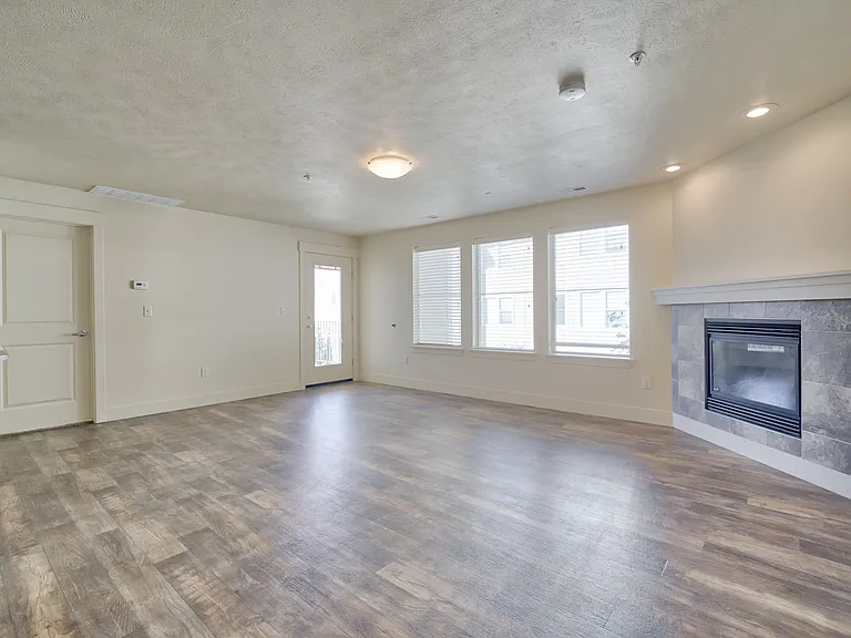 Mesa Falls Apartments — Photo 40
