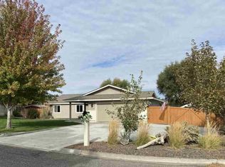 4002 S Waverly Ct, Kennewick, WA 99337