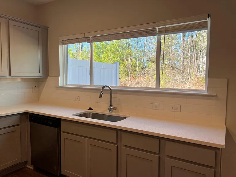 5106 Cambrey Dr — Photo 9