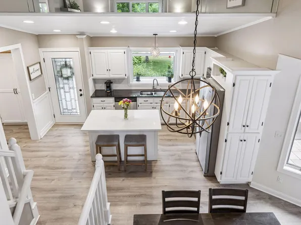 10028 Park Cir, Bloomington, MN 55420