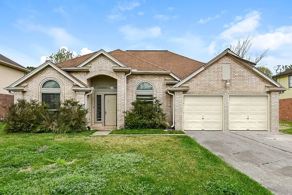 4 bed, 2.0 bath, 2026 sqft, $2,390 — Photo 1