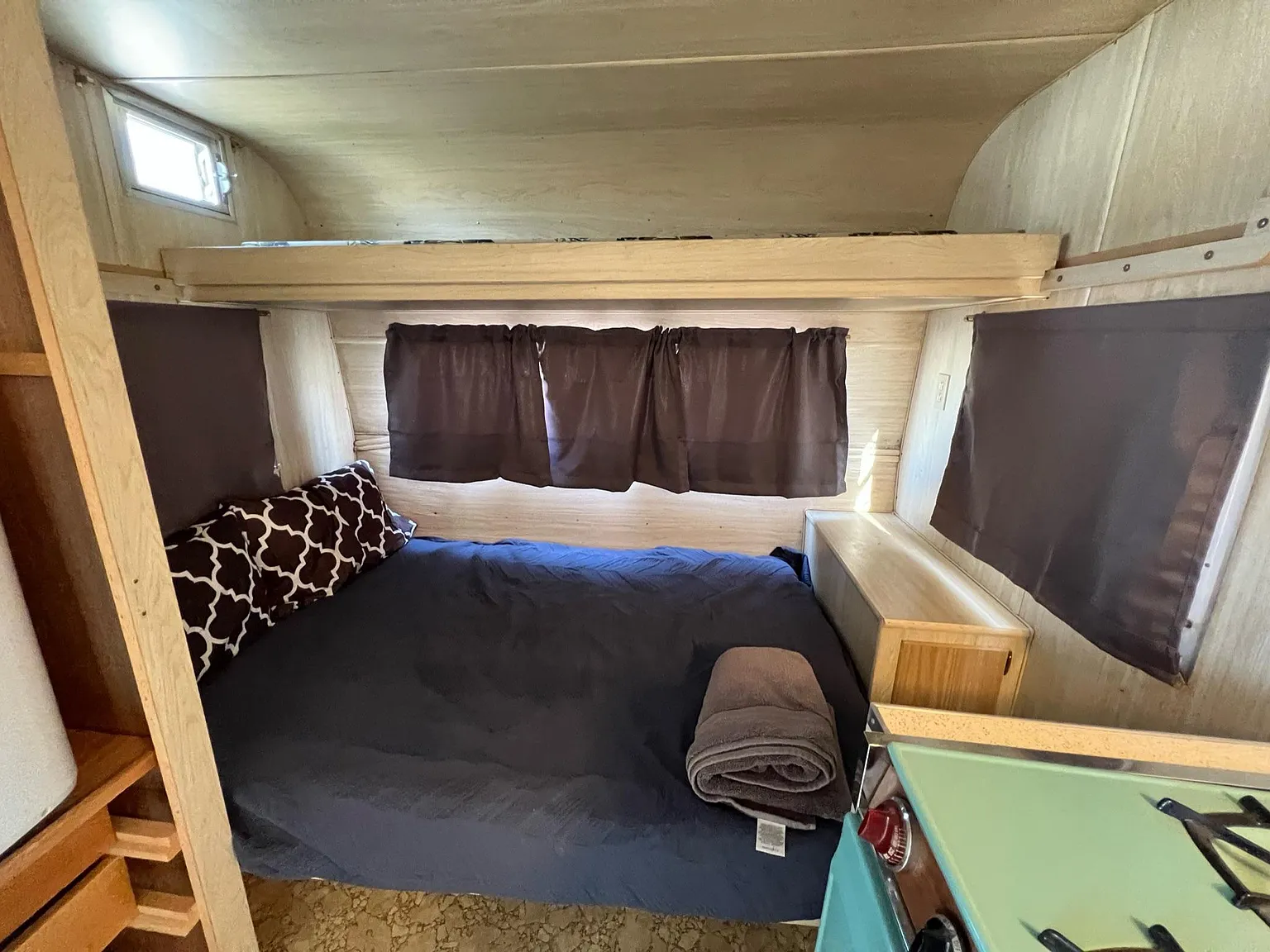 4 bed, 2.0 bath, 1800 sqft, $685 — Photo 3