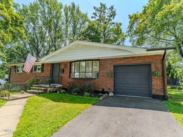 102 Yale Blvd, Clarks Summit, PA 18411