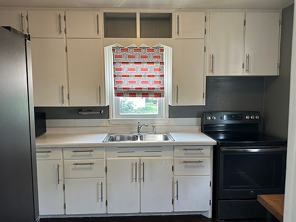 3rd image of 608 SW Southlawn Cir
