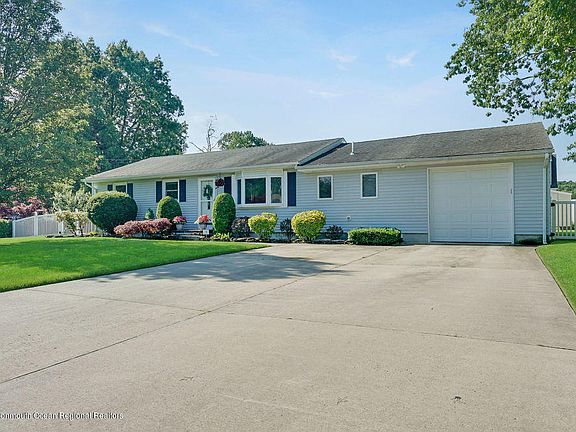 2nd image of 117 Mount Ln