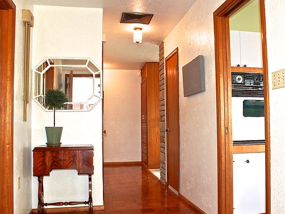 3rd image of 1315 Bridgeview Dr