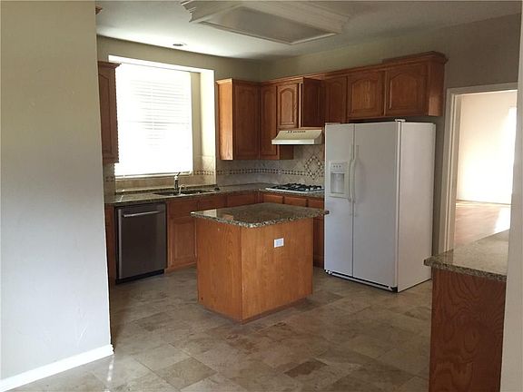 2nd image of 3225 Parkhurst Ln