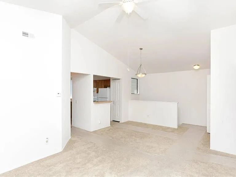 Creekside of Farmington Hills Apartments — Photo 6