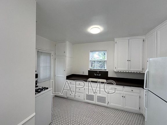 5th image of 626 N Spaulding Ave