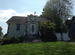 888 Warren Ave, Thornwood, NY 10594