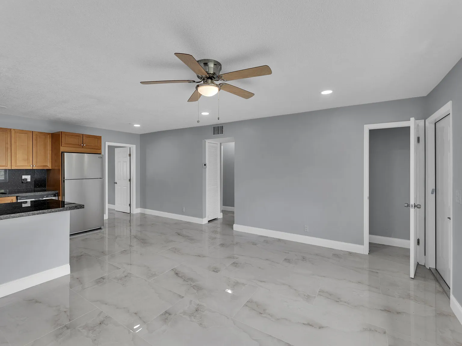 3 bed, 1.0 bath, 858 sqft, $2,500 — Photo 4