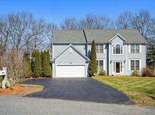 16 Blackstone Ln, South Grafton, MA 01560