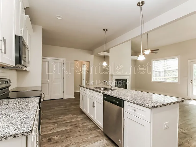 140 Stewart Glen Dr — Photo 5