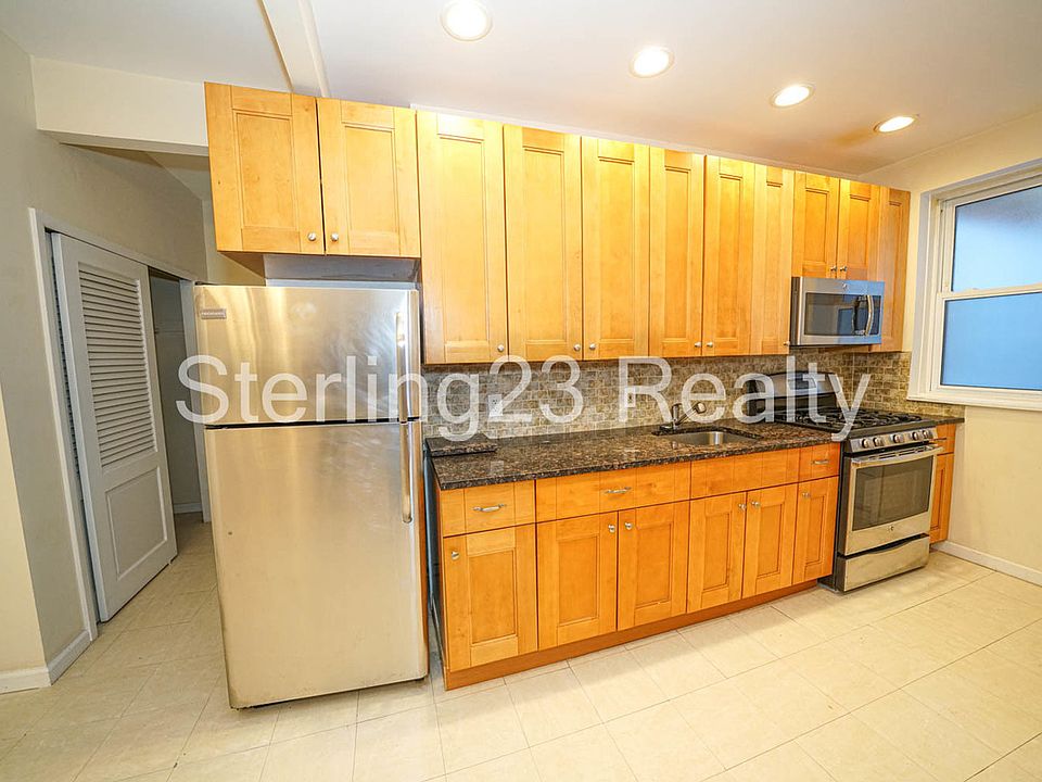 1st image of 23-48 Crescent St #1R