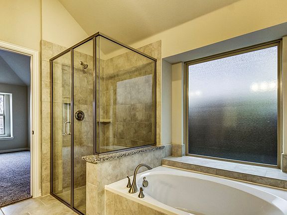 Luxurious master bath